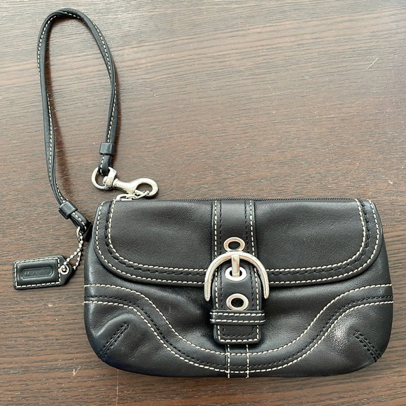 Coach Handbags - Coach Wristlet